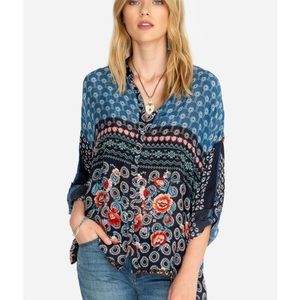 Johnny was Nara Button down blouse